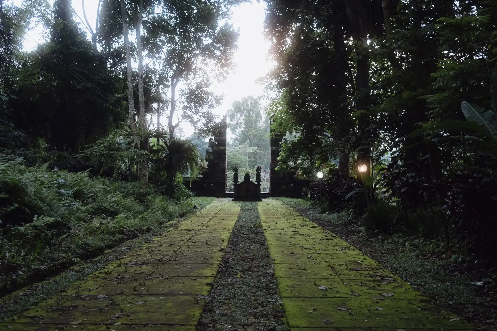 Explore the Sacred Besi Kalung Temple