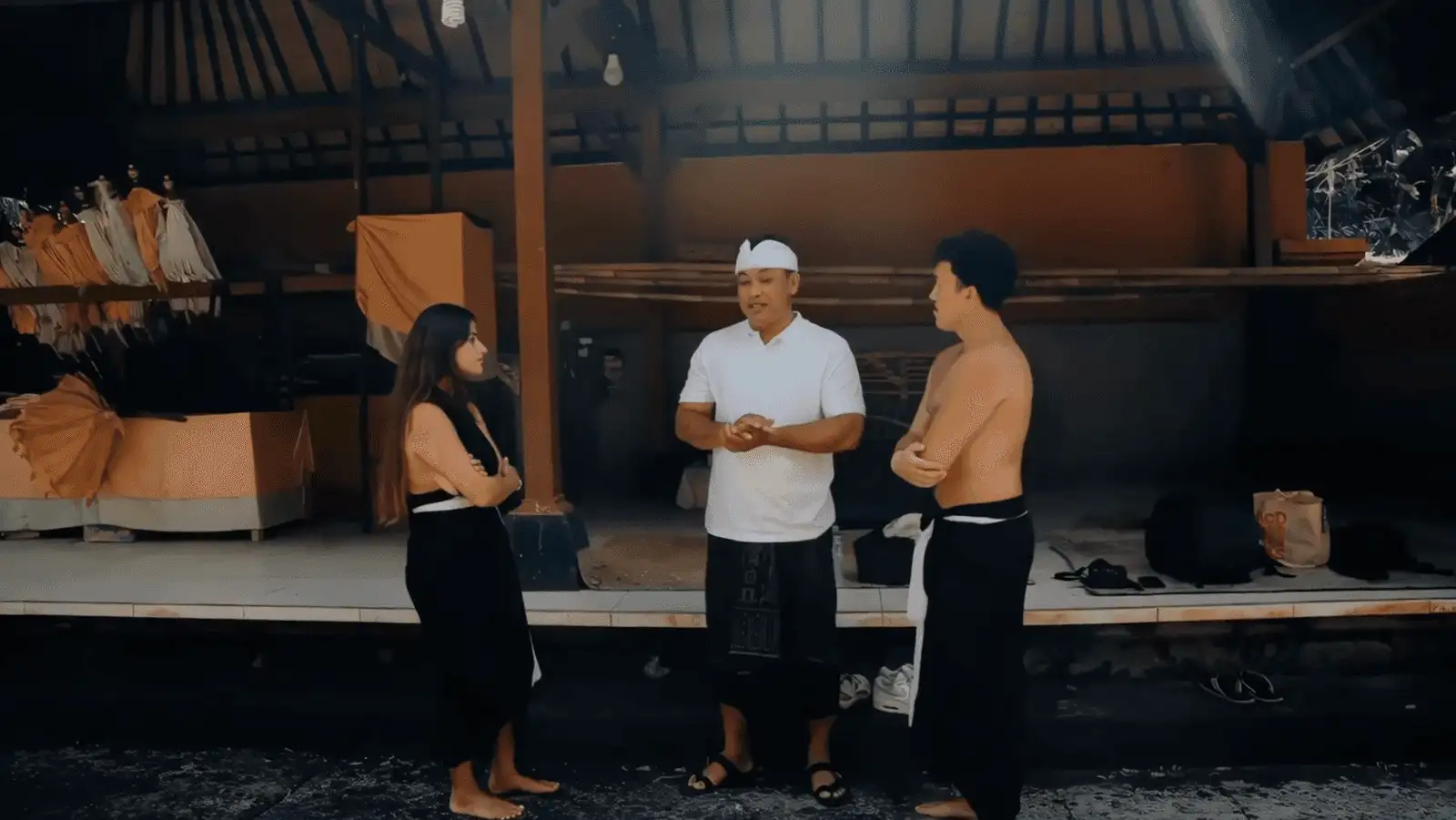 Dressing in Traditional Sarong
