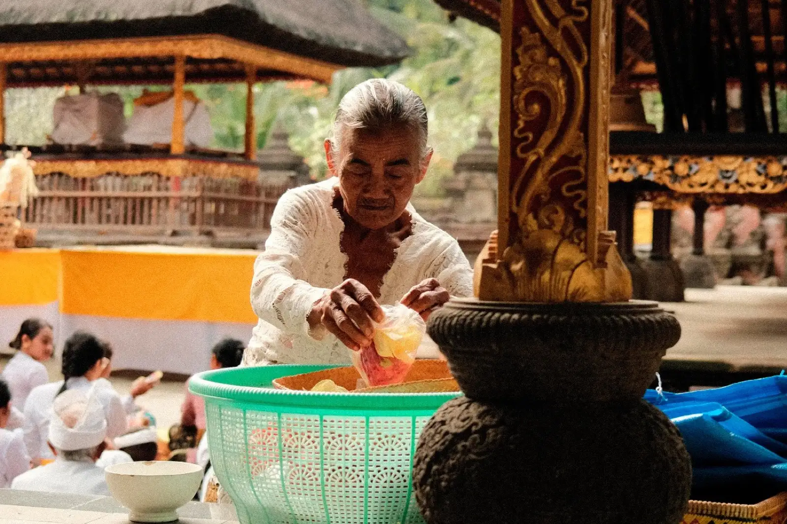 Savor Balinese Delicacies and Refreshing Beverages